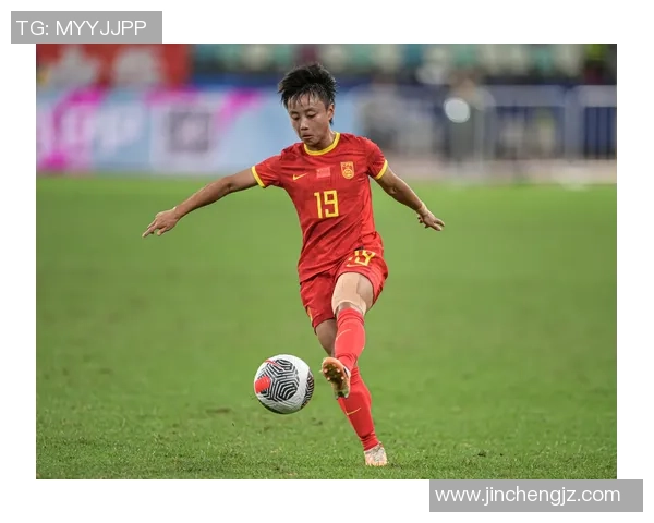 足球明星成功战胜新冠病毒重返赛场展现顽强斗志与拼搏精神